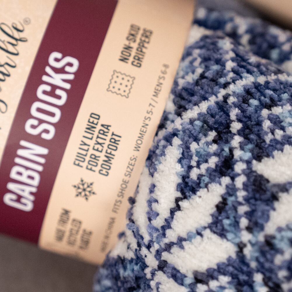 Muk Luks Sherpa Cabin Socks *4 Pair Total* Non-Skid Grippers 2 Fair Isle 2 Solid - Picture 3 of 6